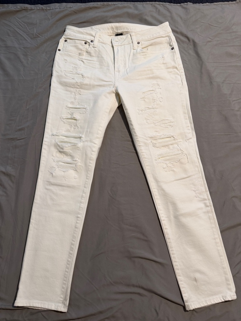 VINTAGE American Eagle Outfitters Off-White Slim Straight Ripped Jeans